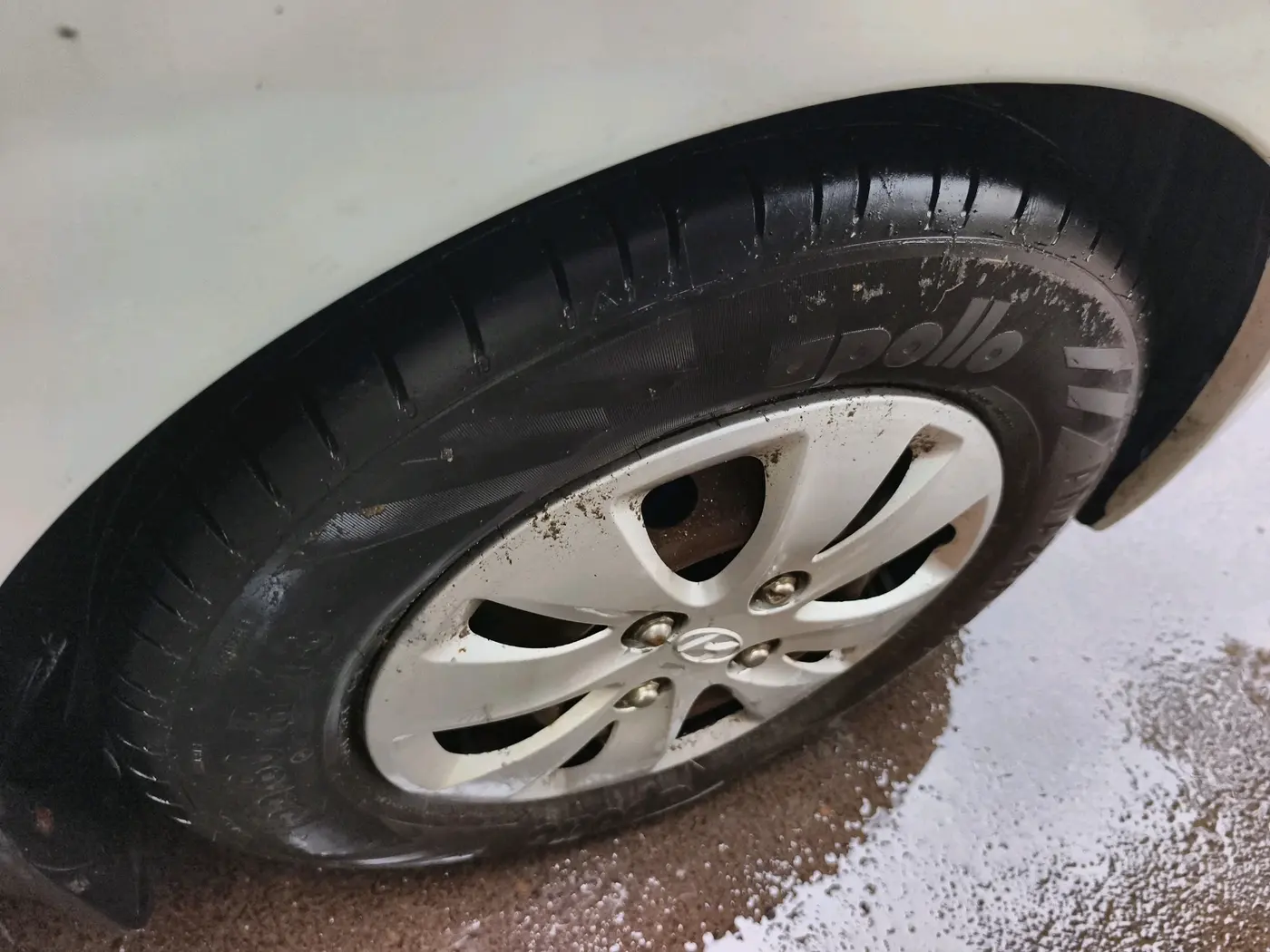 2011 Hyundai i10 MAGNA 1.2, CNG, Manual, 98,229 km, tyre