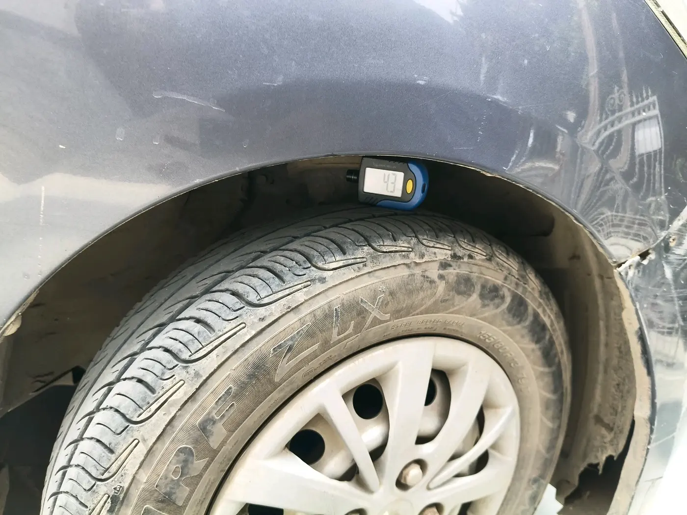 2015 Hyundai i10 MAGNA 1.1, CNG, Manual, 1,29,673 km, tyre