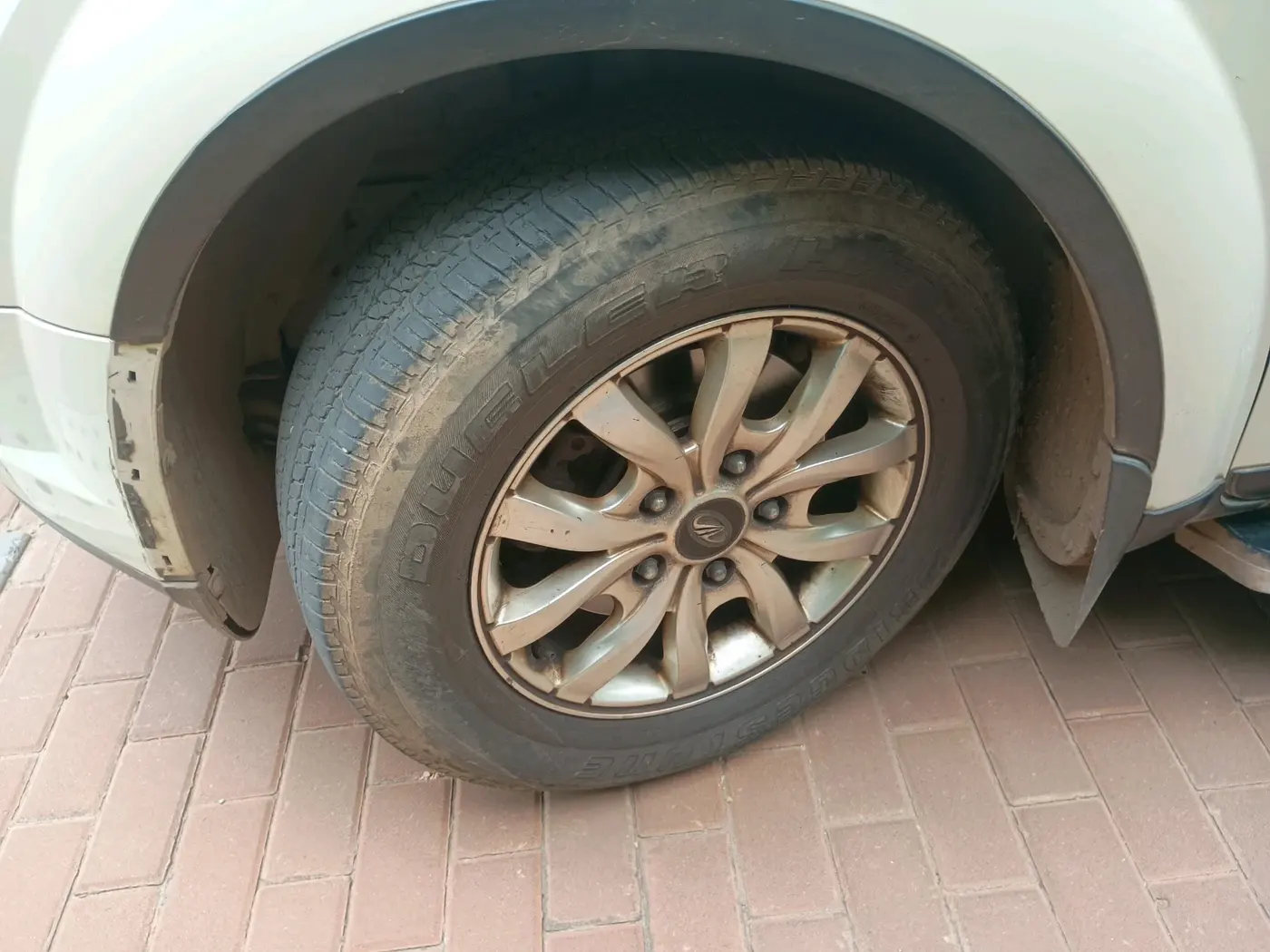 2017 Mahindra XUV500 W10 AT 1.99, Diesel, Automatic, 78,477 km, tyre