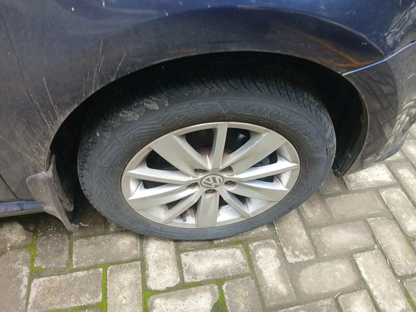 2014 Volkswagen Polo HIGHLINE1.2L, CNG, Manual, 78,890 km, tyre