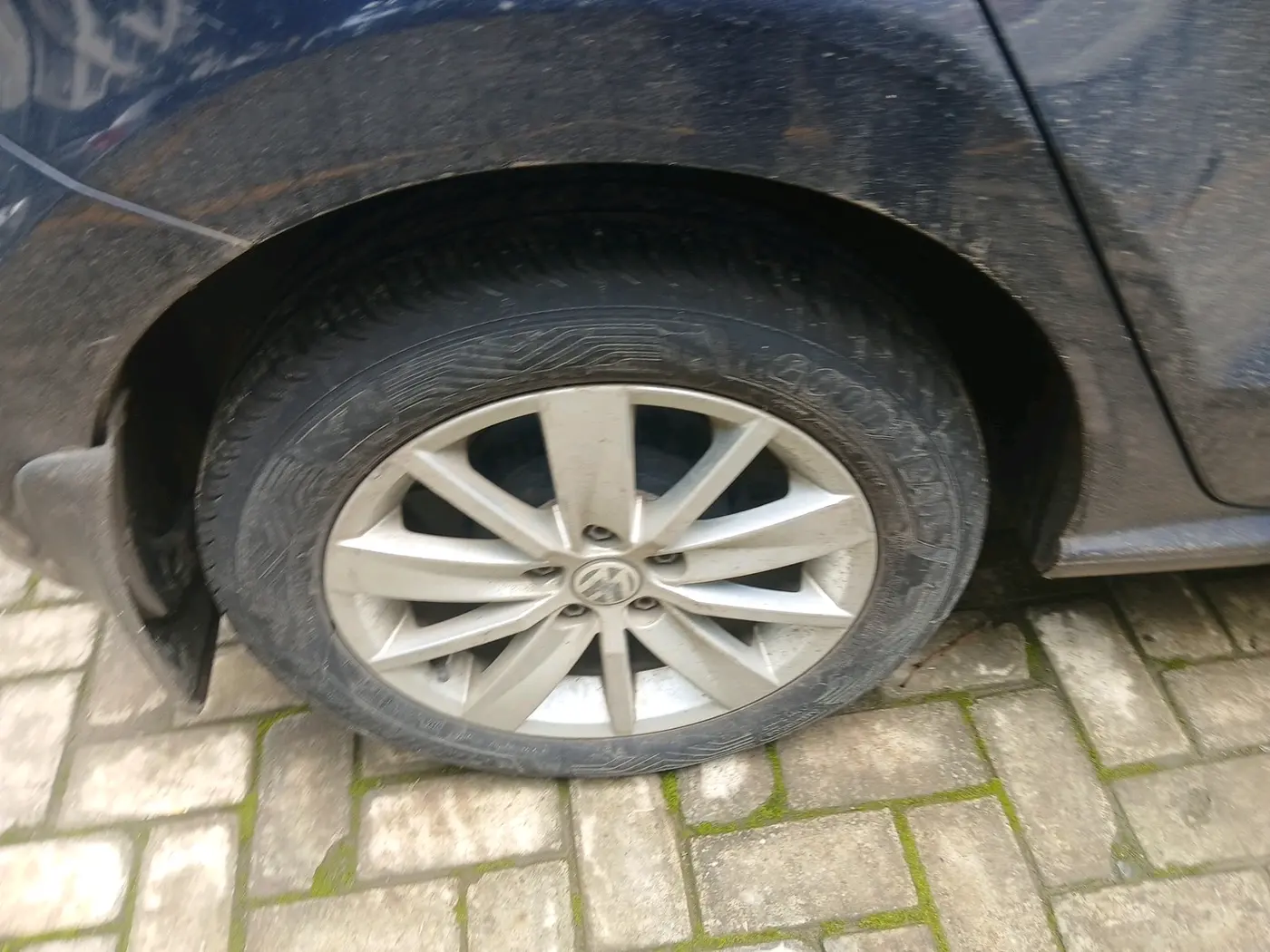 2014 Volkswagen Polo HIGHLINE1.2L, CNG, Manual, 78,890 km, tyre