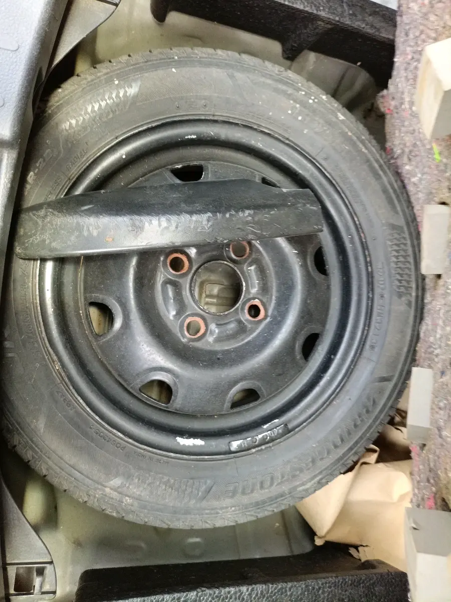 2016 Maruti Wagon R 1.0 VXI, Petrol, Manual, 77,184 km, tyre