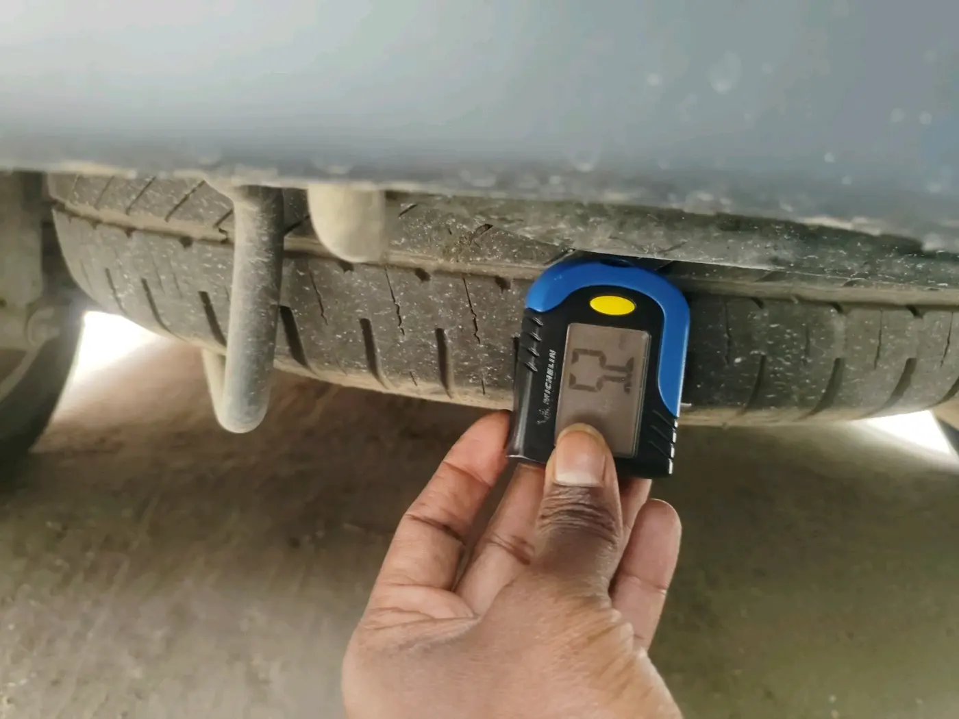 2013 Maruti Ertiga ZXI, Petrol, Manual, 1,03,973 km, tyre