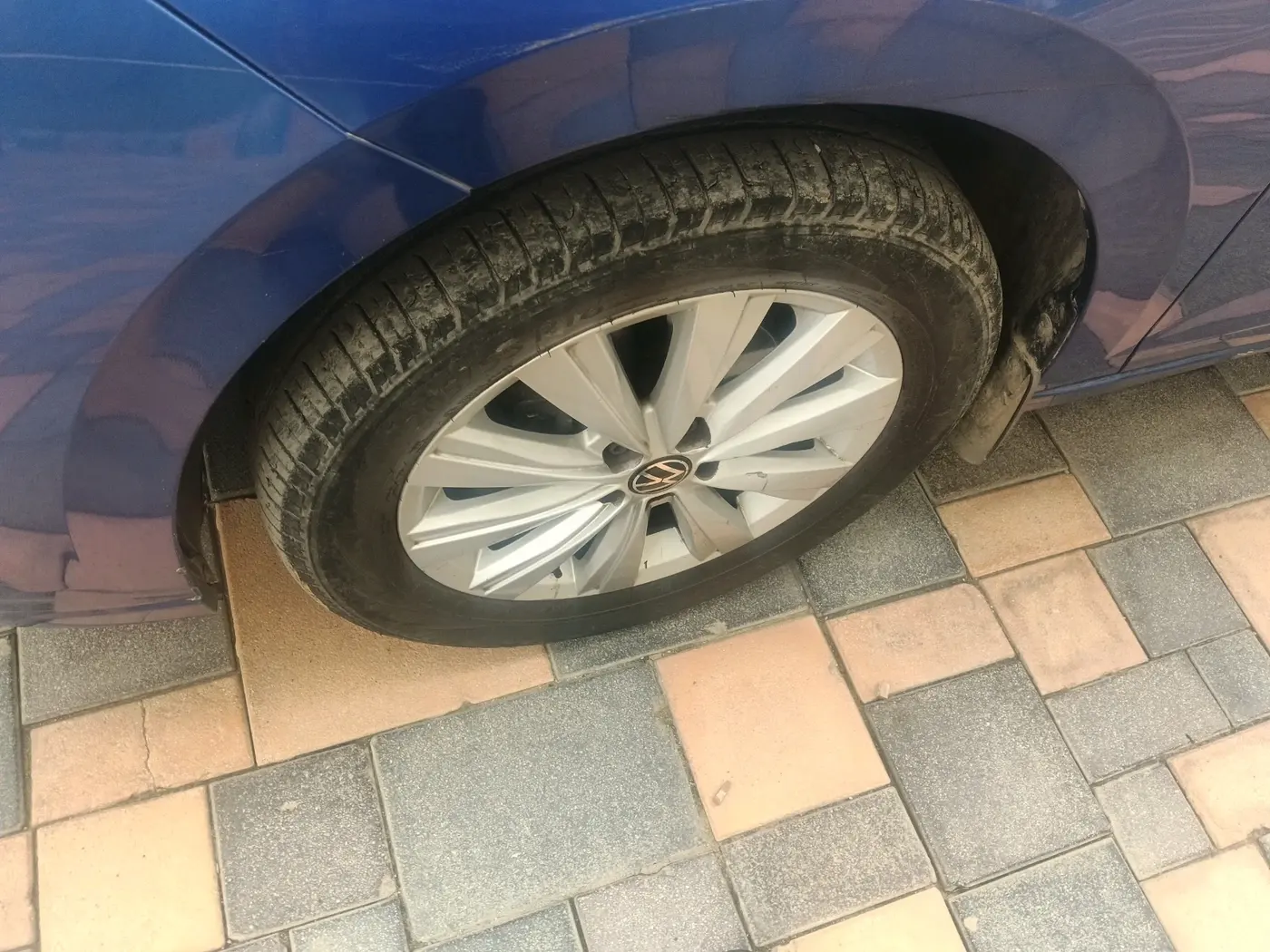 2022 Volkswagen VIRTUS HIGHLINE TSI 1.0 AT, Petrol, Automatic, 45,327 km, tyre