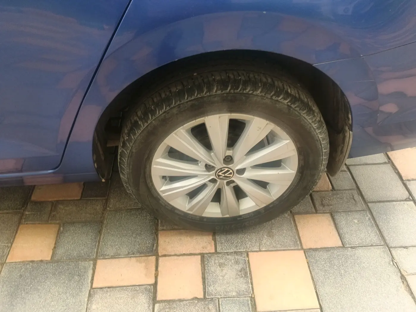 2022 Volkswagen VIRTUS HIGHLINE TSI 1.0 AT, Petrol, Automatic, 45,327 km, tyre
