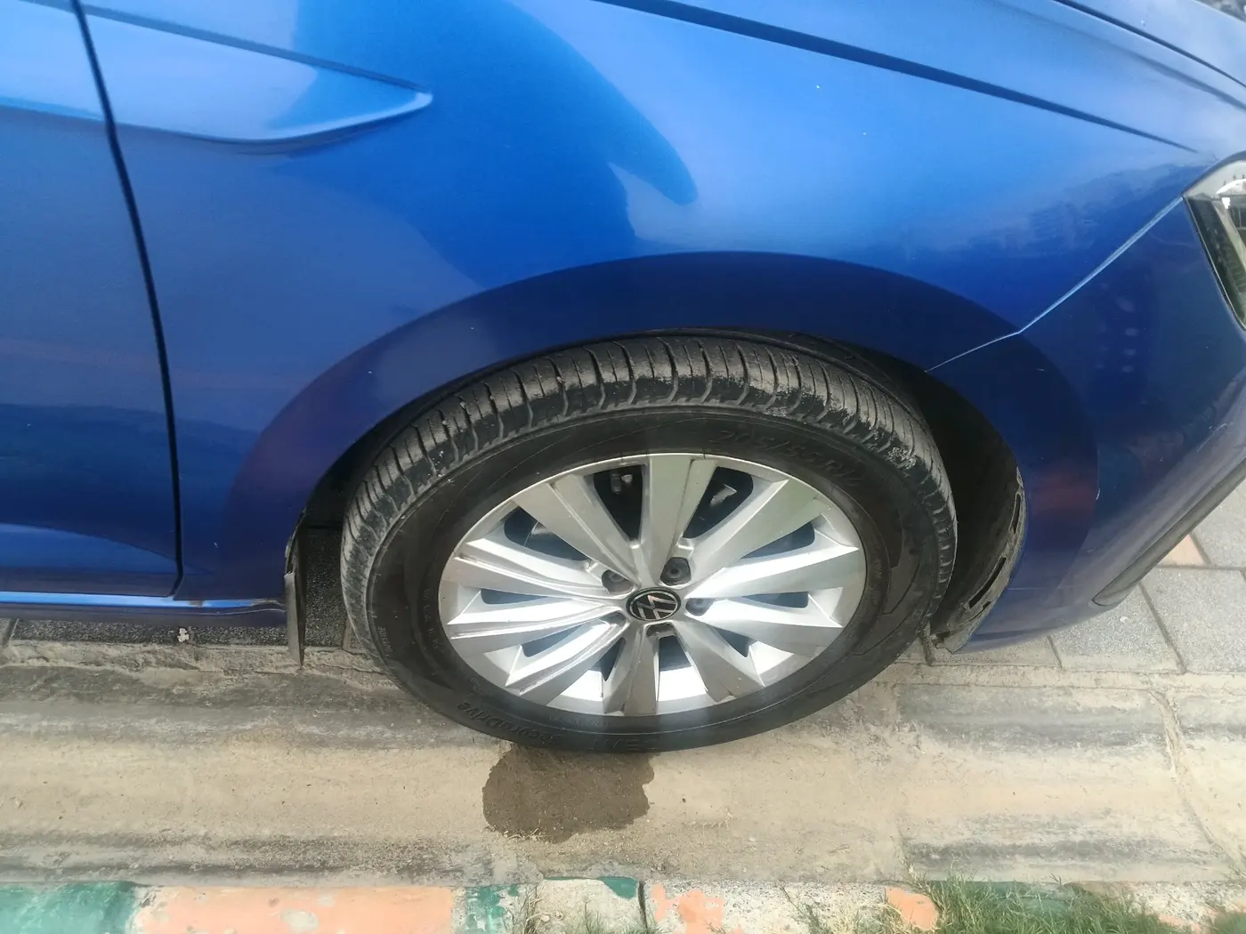 2022 Volkswagen VIRTUS HIGHLINE TSI 1.0 AT, Petrol, Automatic, 45,327 km, tyre