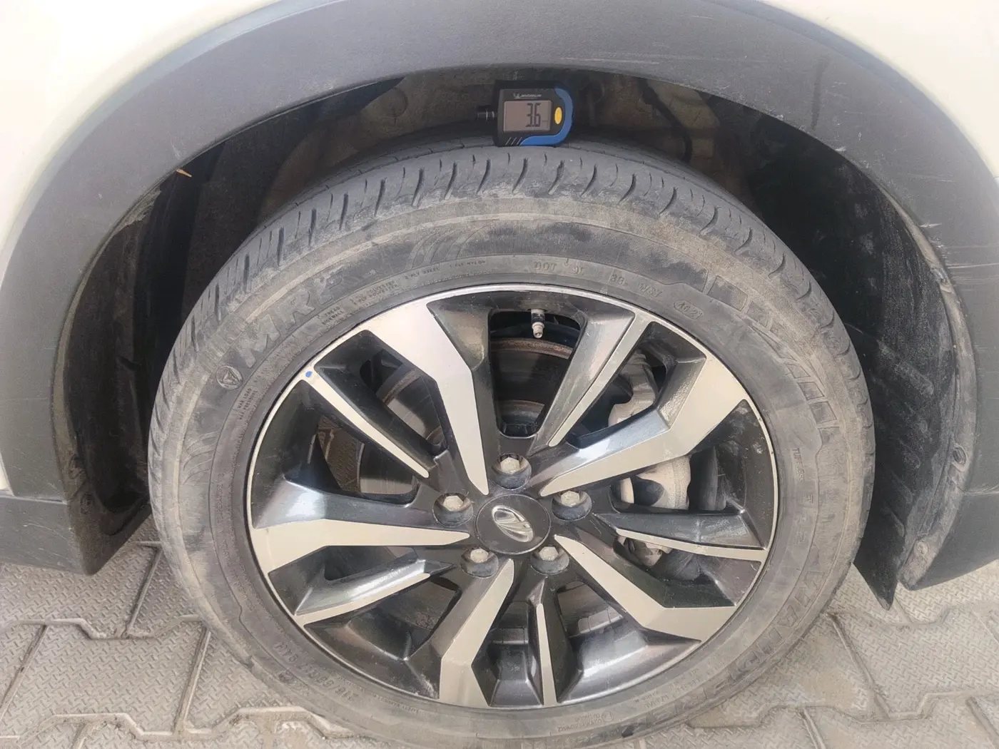 2021 Mahindra XUV300 W8 (O) 1.2 PETROL, Petrol, Manual, 61,490 km, tyre