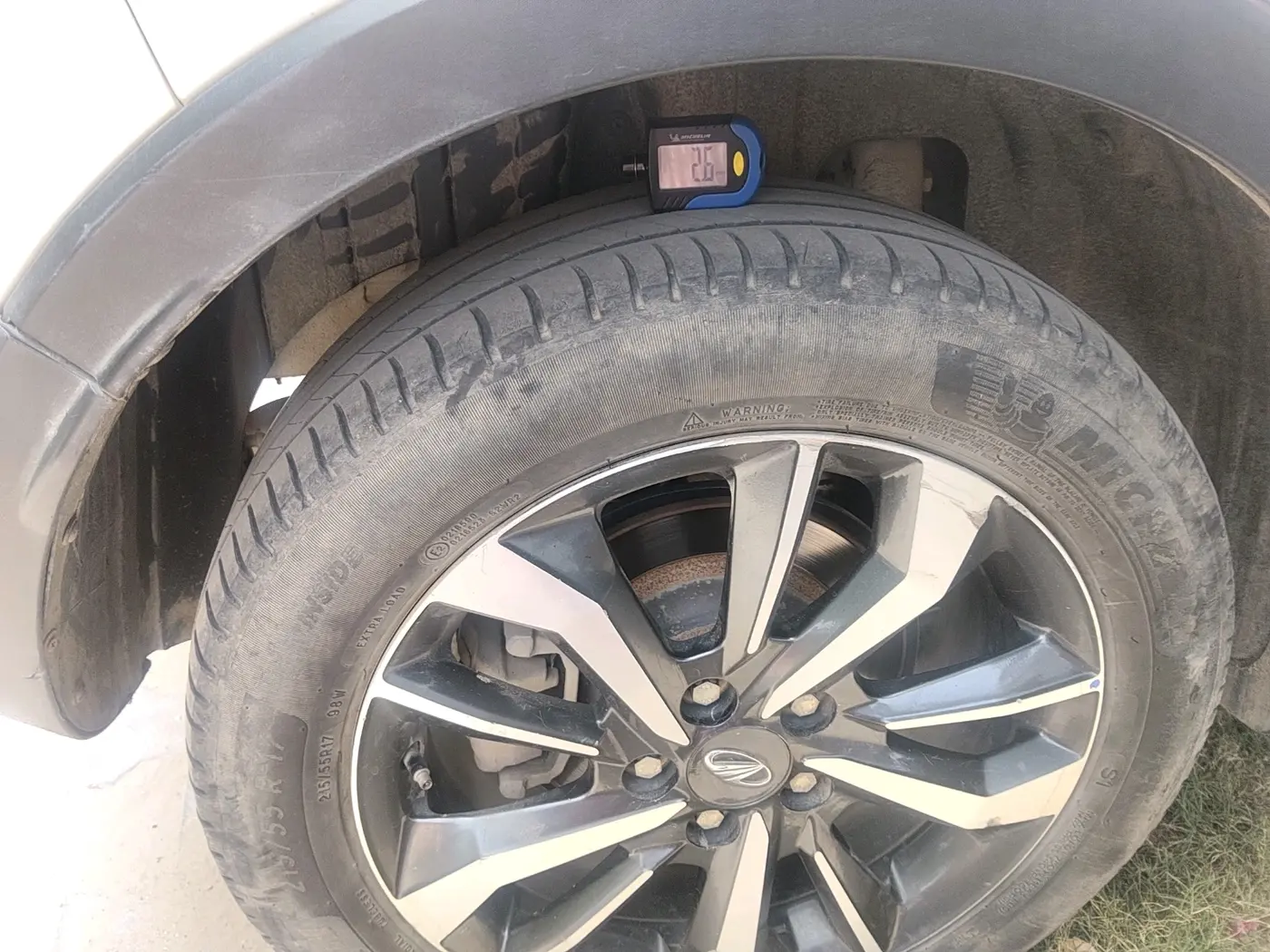 2021 Mahindra XUV300 W8 (O) 1.2 PETROL, Petrol, Manual, 61,490 km, tyre