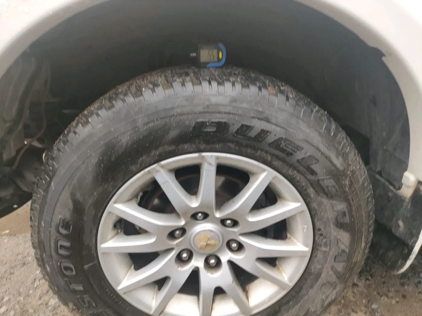 2012 Mitsubishi Pajero Sport 2.5 MT 4X4, Diesel, Manual, 1,29,784 km, tyre