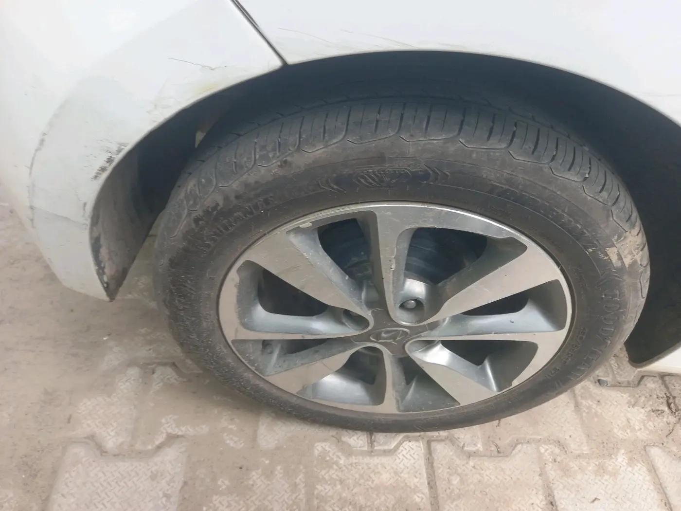 2015 Hyundai Elite i20 ASTA 1.2, Petrol, Manual, 68,811 km, tyre