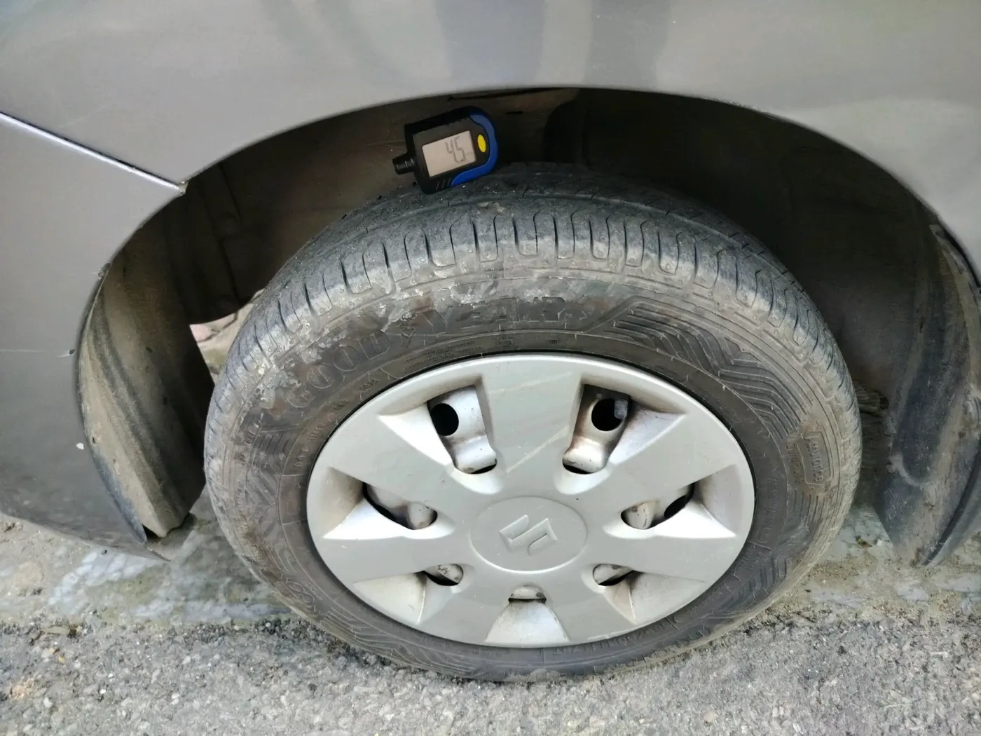 2013 Maruti Wagon R 1.0 LXI CNG, CNG, Manual, 1,33,784 km, tyre
