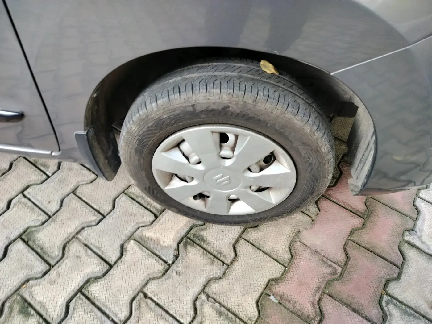2013 Maruti Wagon R 1.0 LXI CNG, CNG, Manual, 1,33,784 km, tyre