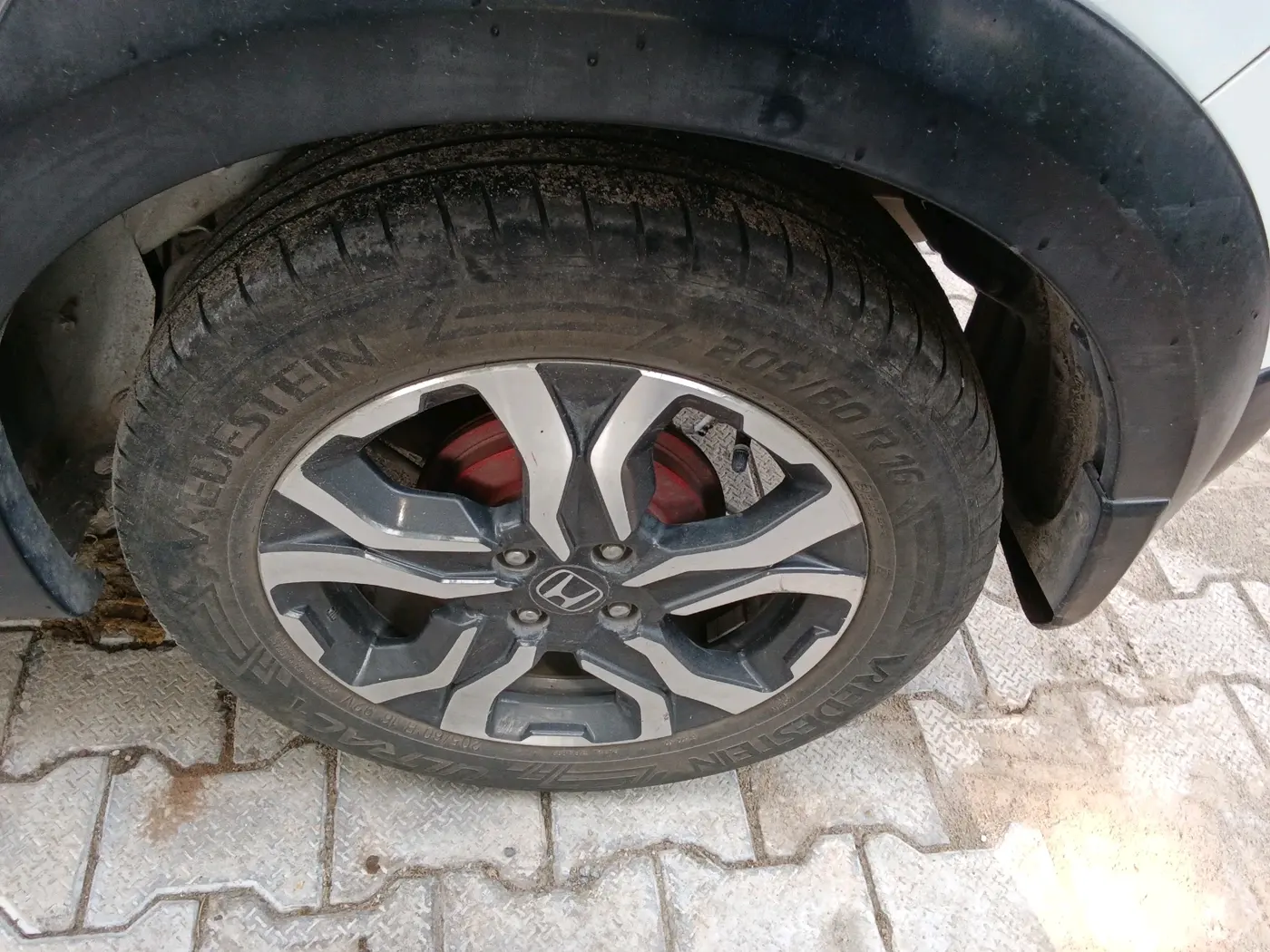 2018 Honda WR-V 1.5L I-DTEC VX MT, Diesel, Manual, 1,00,199 km, tyre