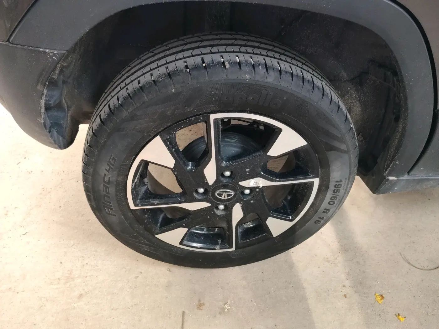 2022 Tata PUNCH CREATIVE  AMT, Petrol, Automatic, 25,220 km, tyre
