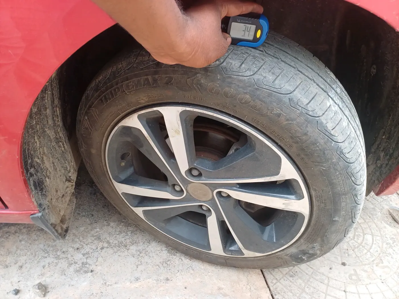 2023 Tata ALTROZ XZA PLUS, Petrol, Automatic, 26,904 km, tyre