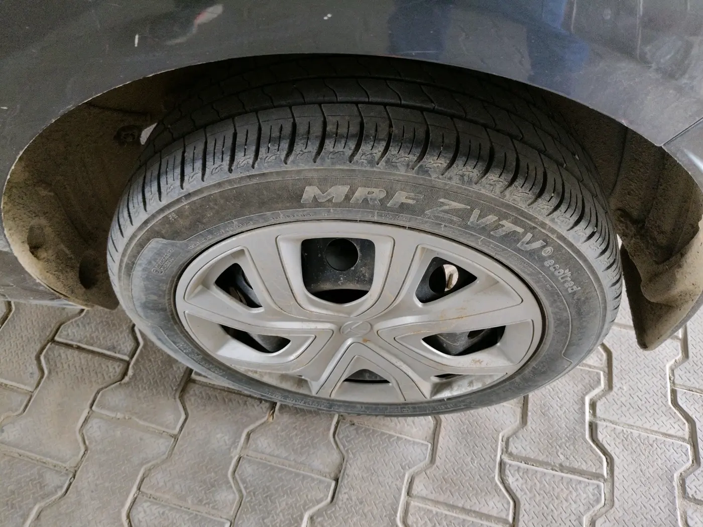 2021 Tata ALTROZ XM PLUS PETROL, Petrol, Manual, 51,490 km, tyre