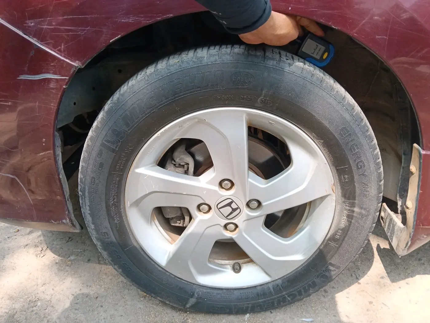 2014 Honda City 1.5L I-VTEC VX, CNG, Manual, 1,06,077 km, tyre