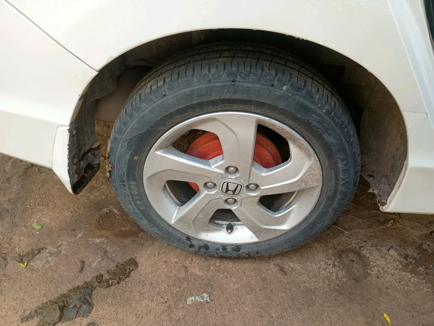 2015 Honda City 1.5L I-VTEC V MT, Petrol, Manual, 86,316 km, tyre