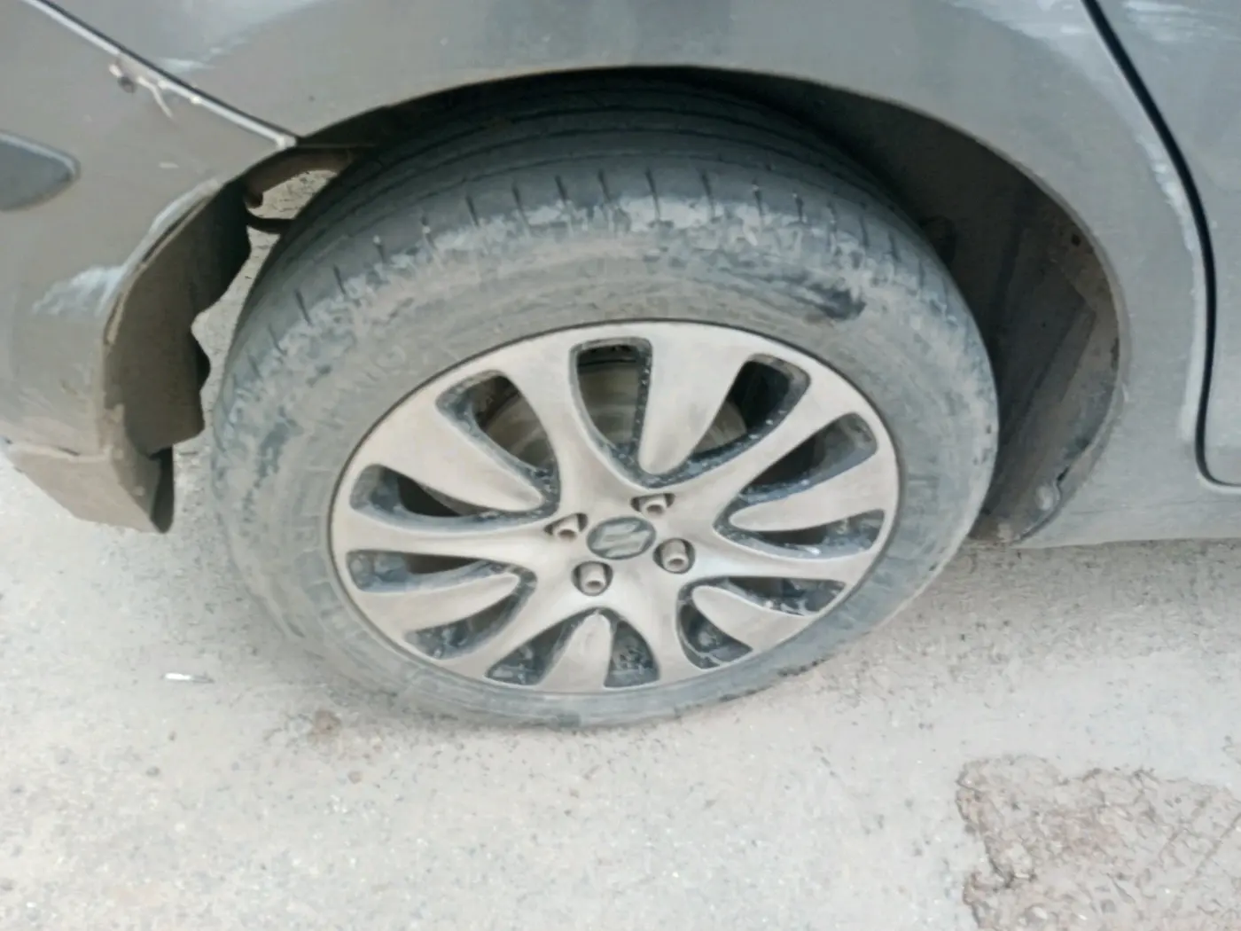 2014 Maruti Swift VXI, CNG, Manual, 1,02,251 km, tyre