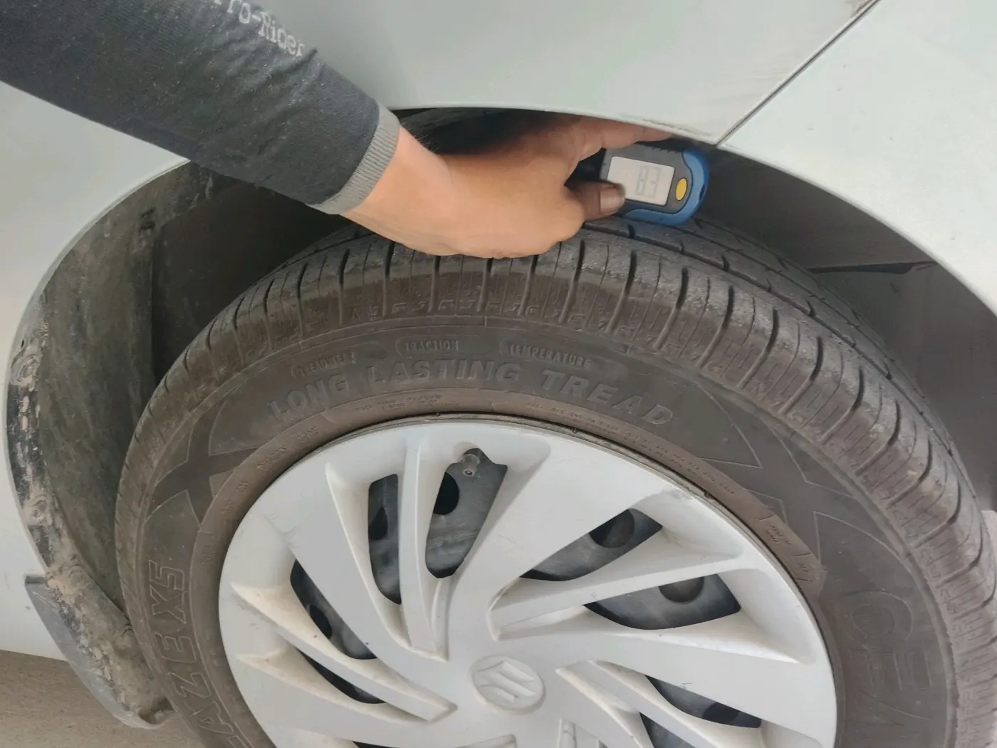 2023 Maruti Ertiga   VXI (O) CNG, CNG, Manual, 87,901 km, tyre