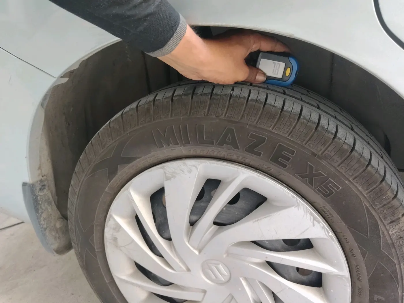 2023 Maruti Ertiga   VXI (O) CNG, CNG, Manual, 87,901 km, tyre