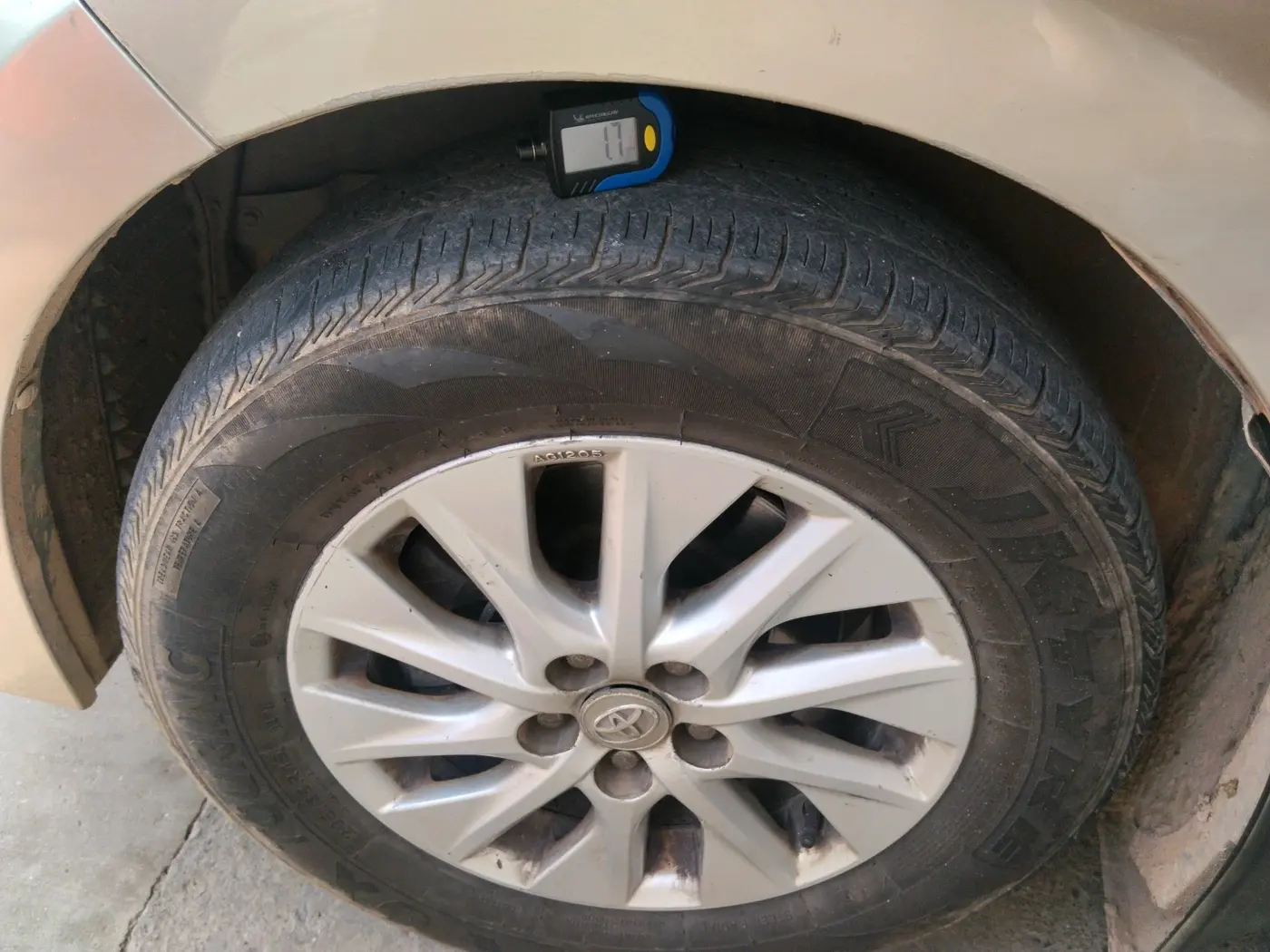 2017 Toyota Corolla Altis G DIESEL, Diesel, Manual, 2,10,494 km, tyre