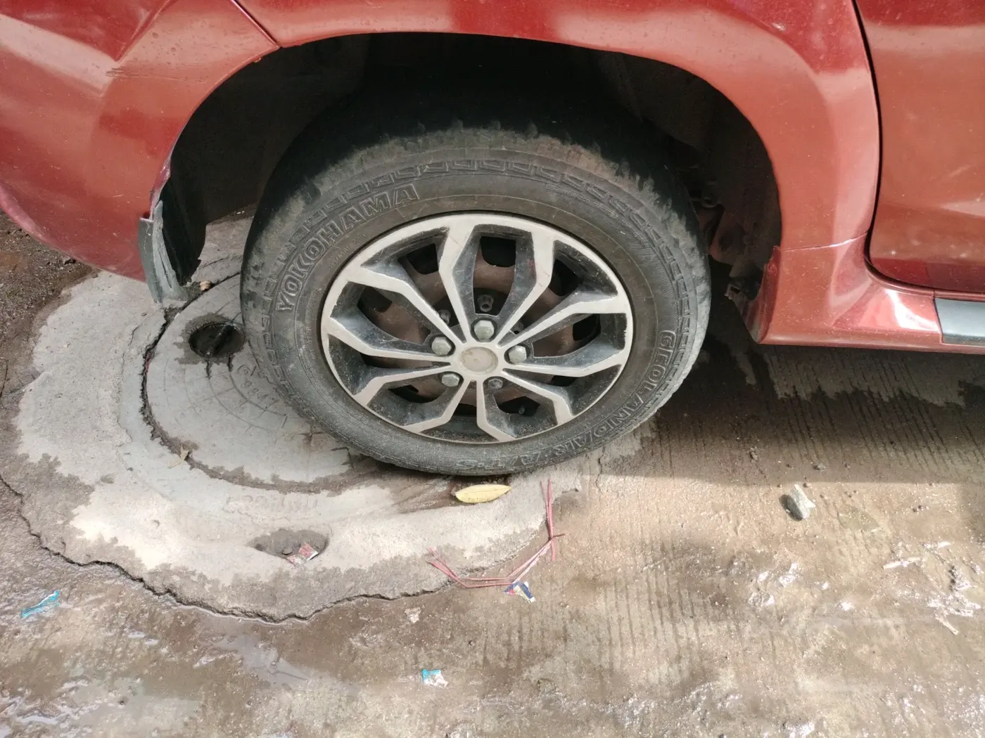 2013 Nissan Terrano XE (D), Diesel, Manual, 1,21,105 km, tyre
