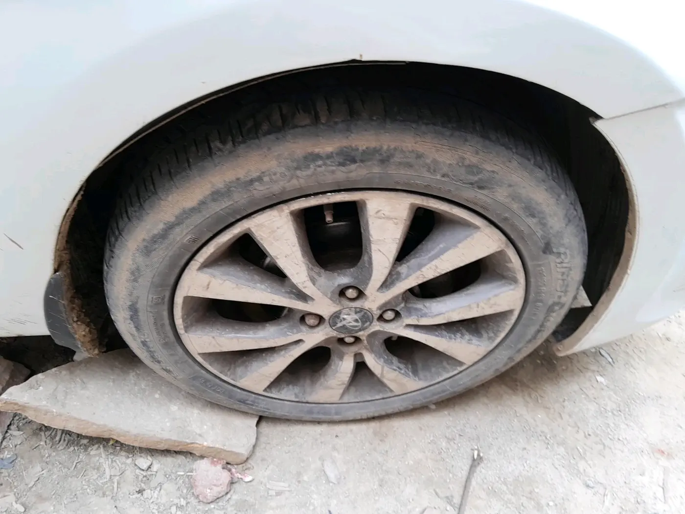 2014 Hyundai Verna FLUIDIC 1.6 CRDI SX, Diesel, Manual, 1,16,257 km, tyre