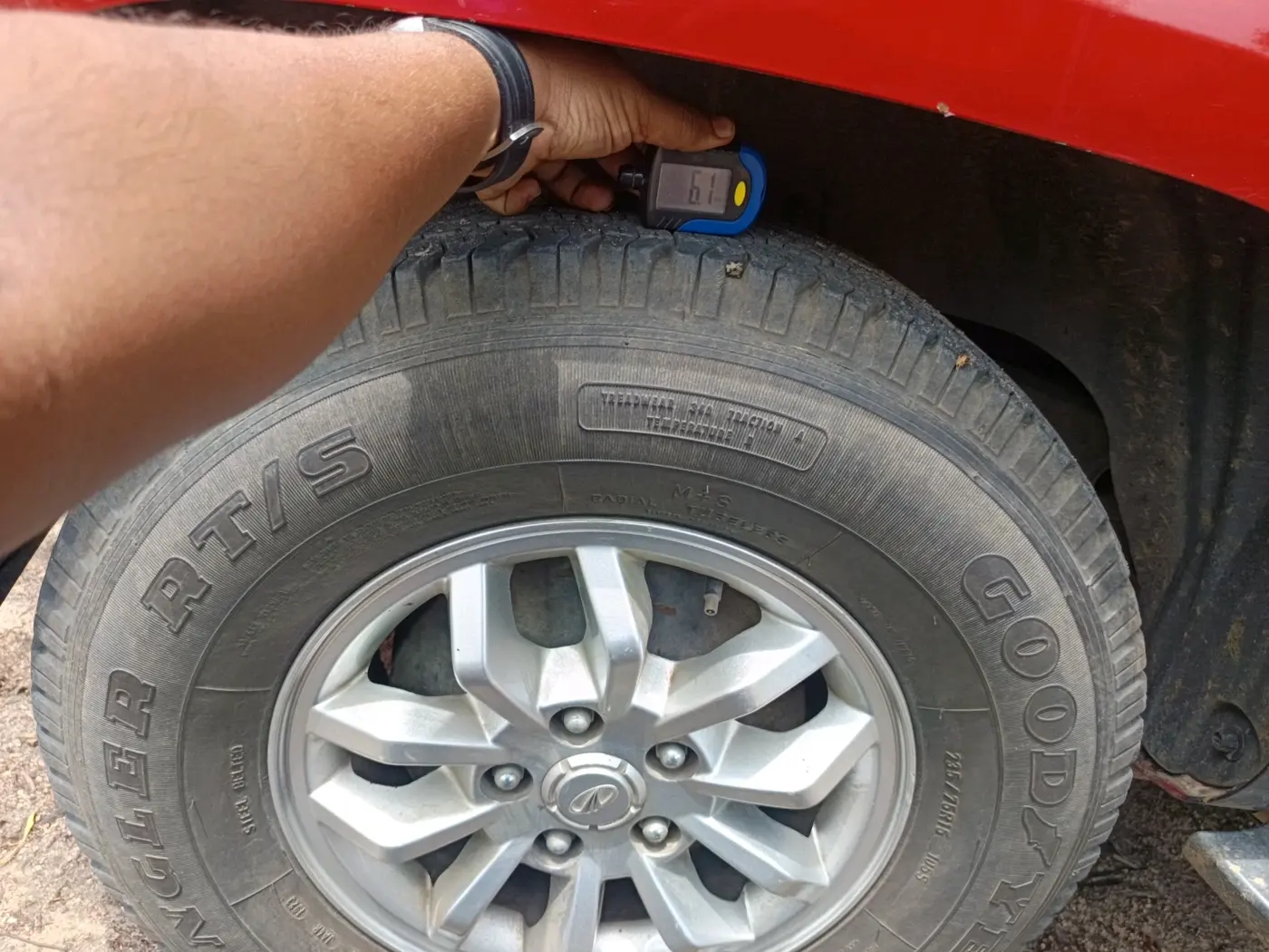 2018 Mahindra TUV300 T8 DUAL TONE, Diesel, Manual, 43,719 km, tyre