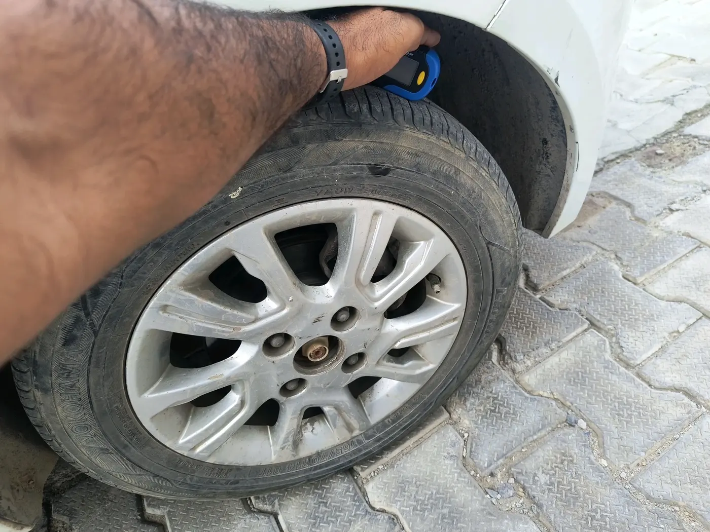 2017 Tata Tiago XZA PETROL, Petrol, Automatic, 90,940 km, tyre