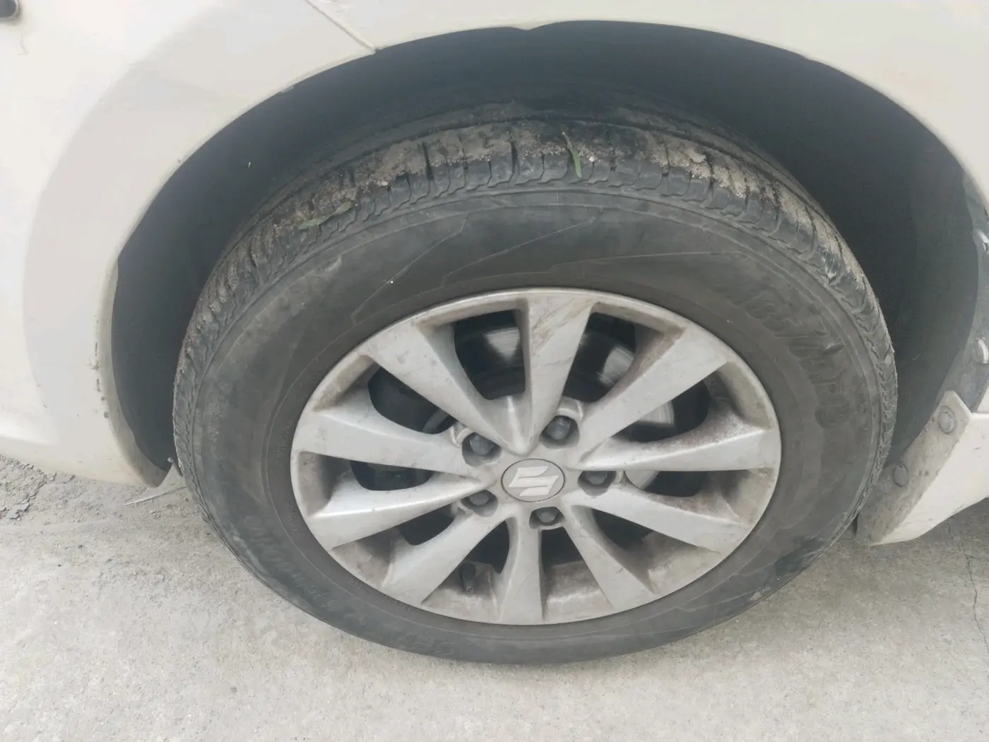 2013 Maruti Ertiga ZXI, Petrol, Manual, 84,681 km, tyre