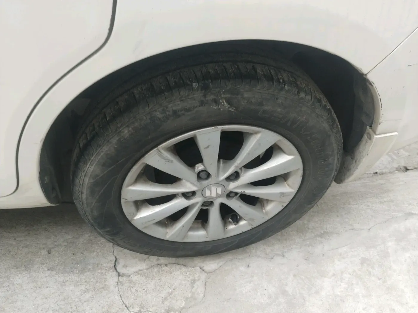 2013 Maruti Ertiga ZXI, Petrol, Manual, 84,681 km, tyre