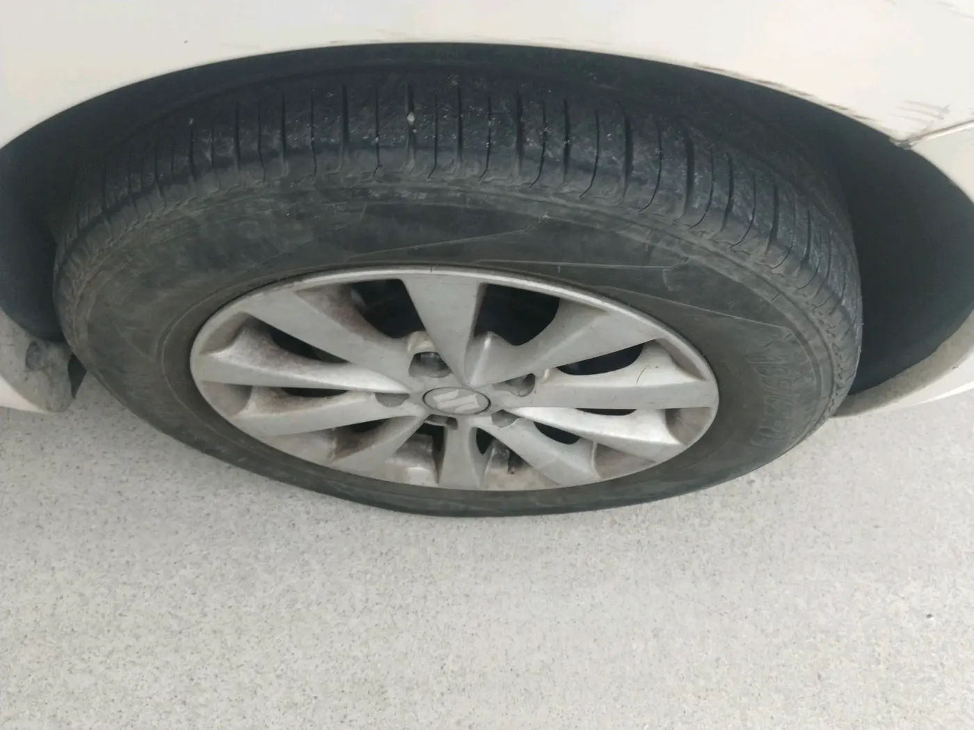 2013 Maruti Ertiga ZXI, Petrol, Manual, 84,681 km, tyre