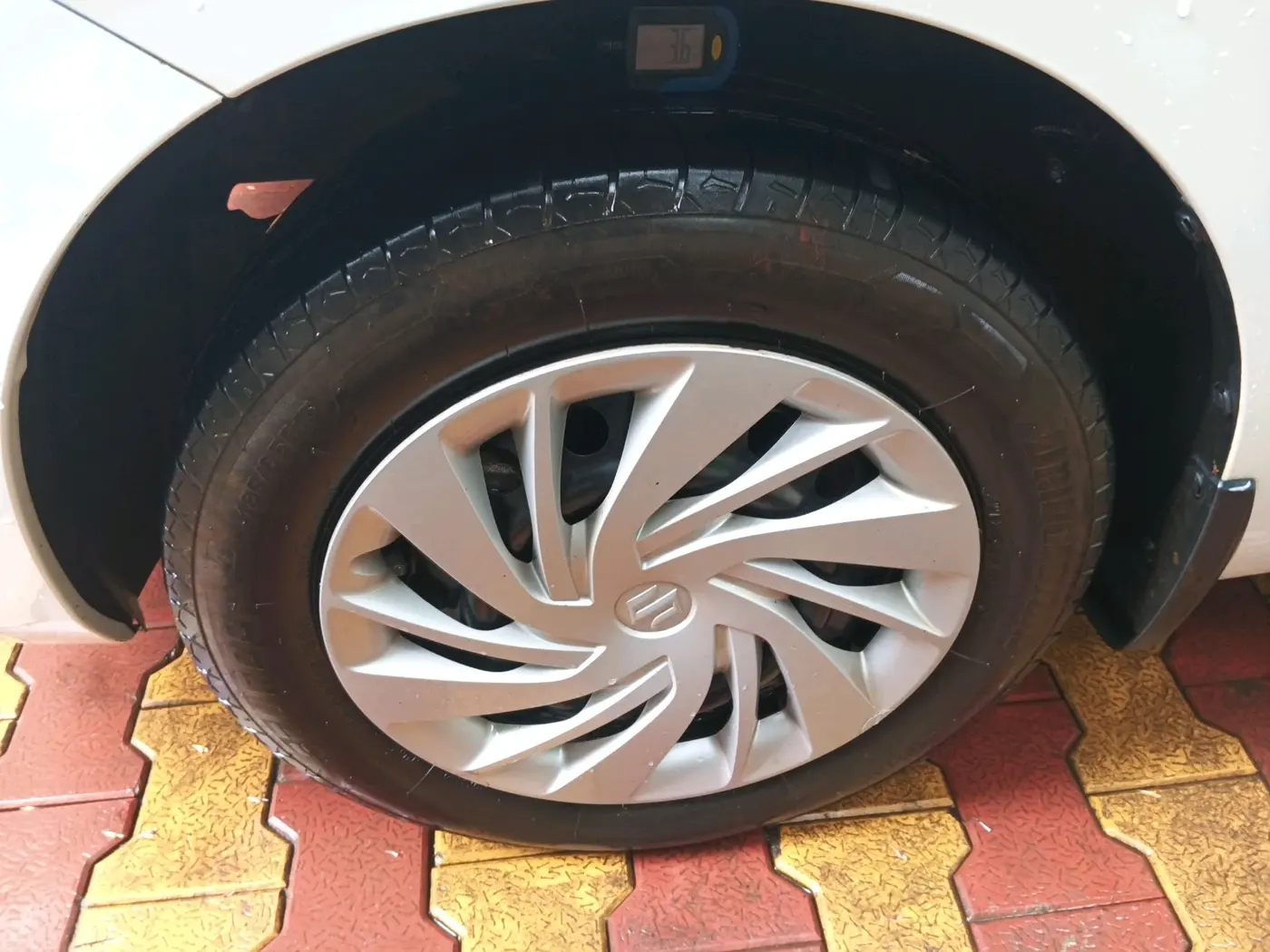 2021 Maruti Ertiga VXI SHVS, Petrol, Manual, 76,170 km, tyre