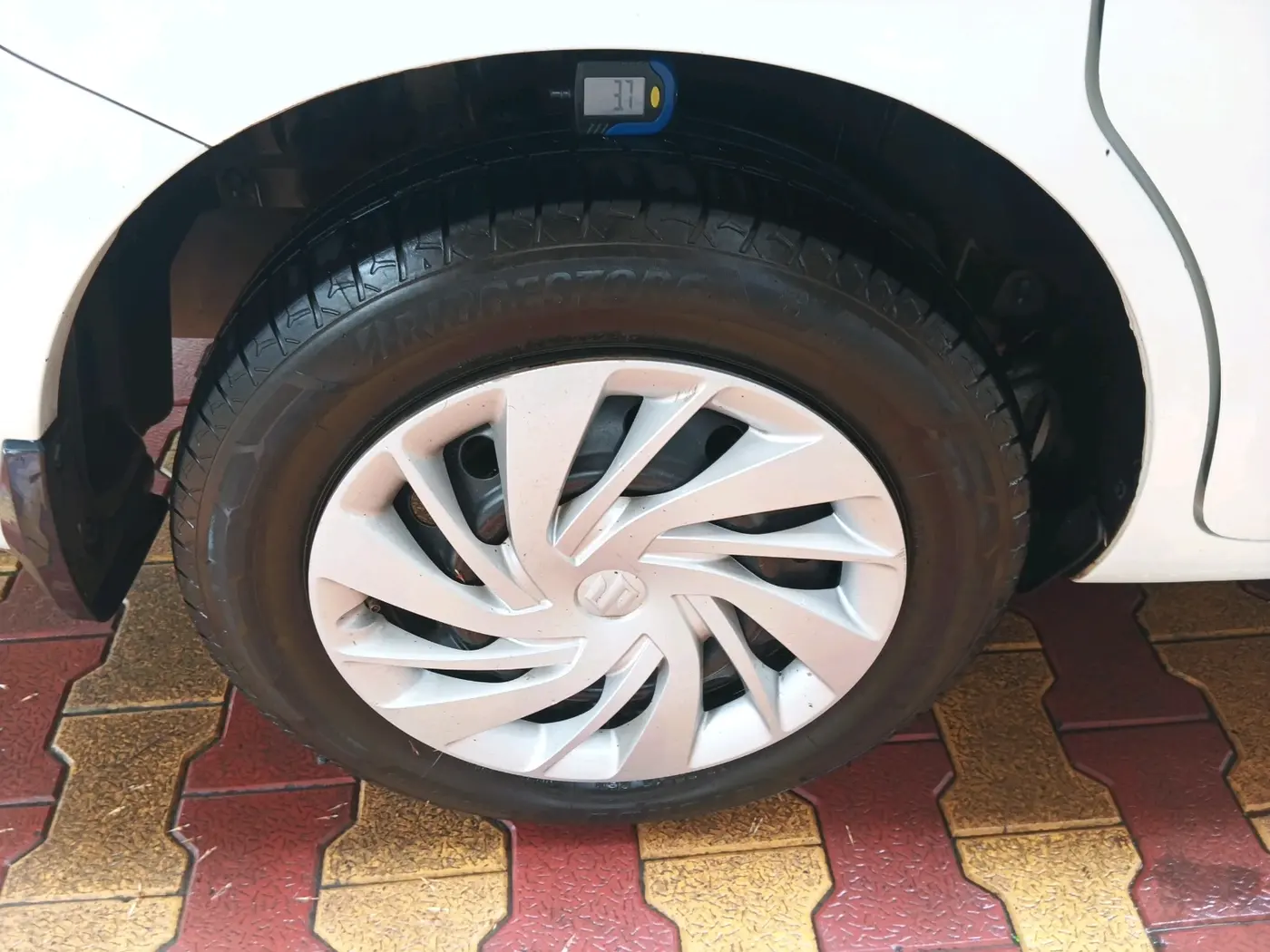 2021 Maruti Ertiga VXI SHVS, Petrol, Manual, 76,170 km, tyre