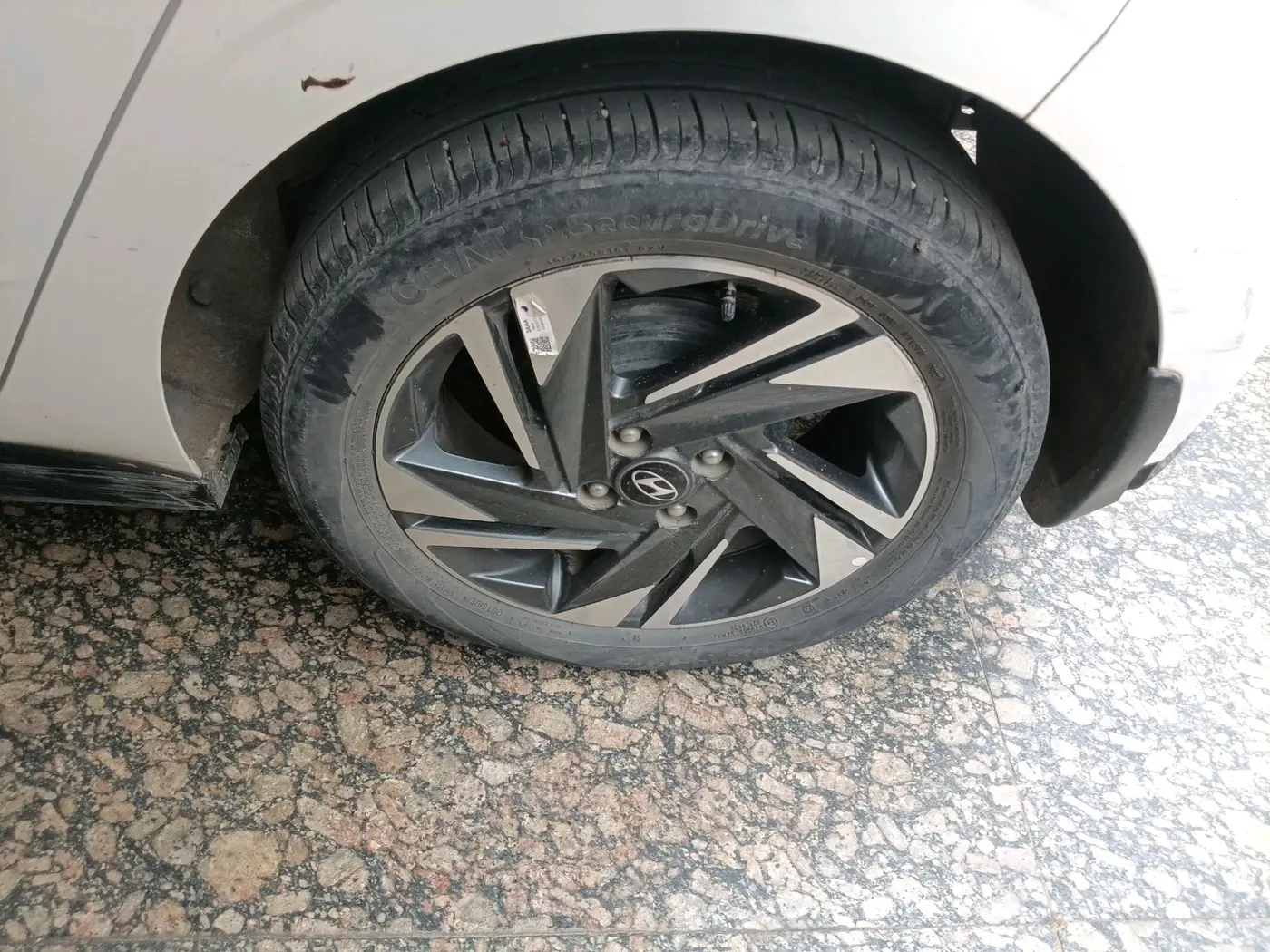 2023 Hyundai NEW I20 ASTA 1.2 MT, Petrol, Manual, 47,464 km, tyre