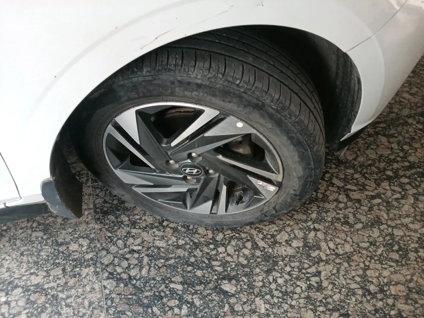 2023 Hyundai NEW I20 ASTA 1.2 MT, Petrol, Manual, 47,464 km, tyre