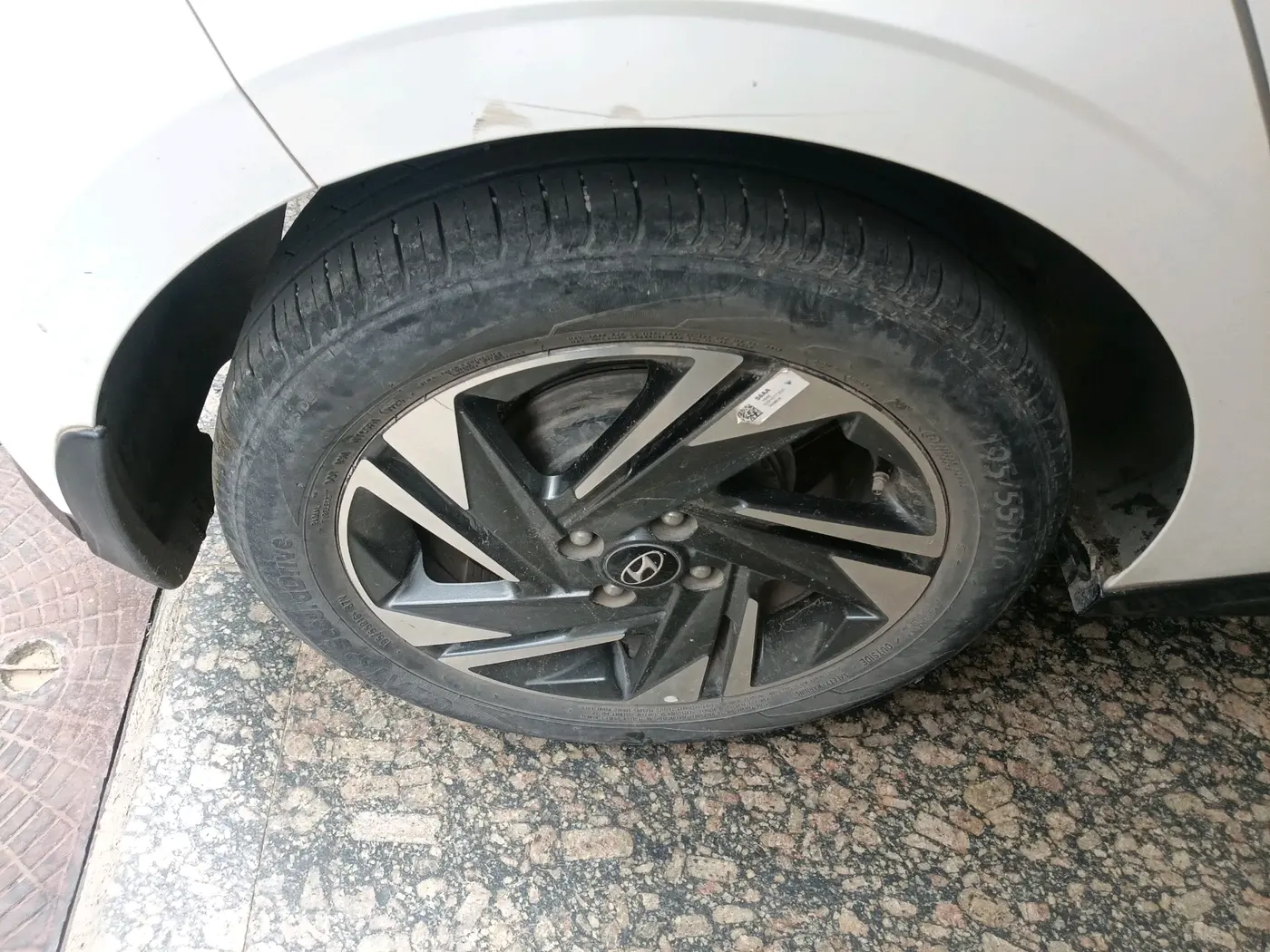 2023 Hyundai NEW I20 ASTA 1.2 MT, Petrol, Manual, 47,464 km, tyre
