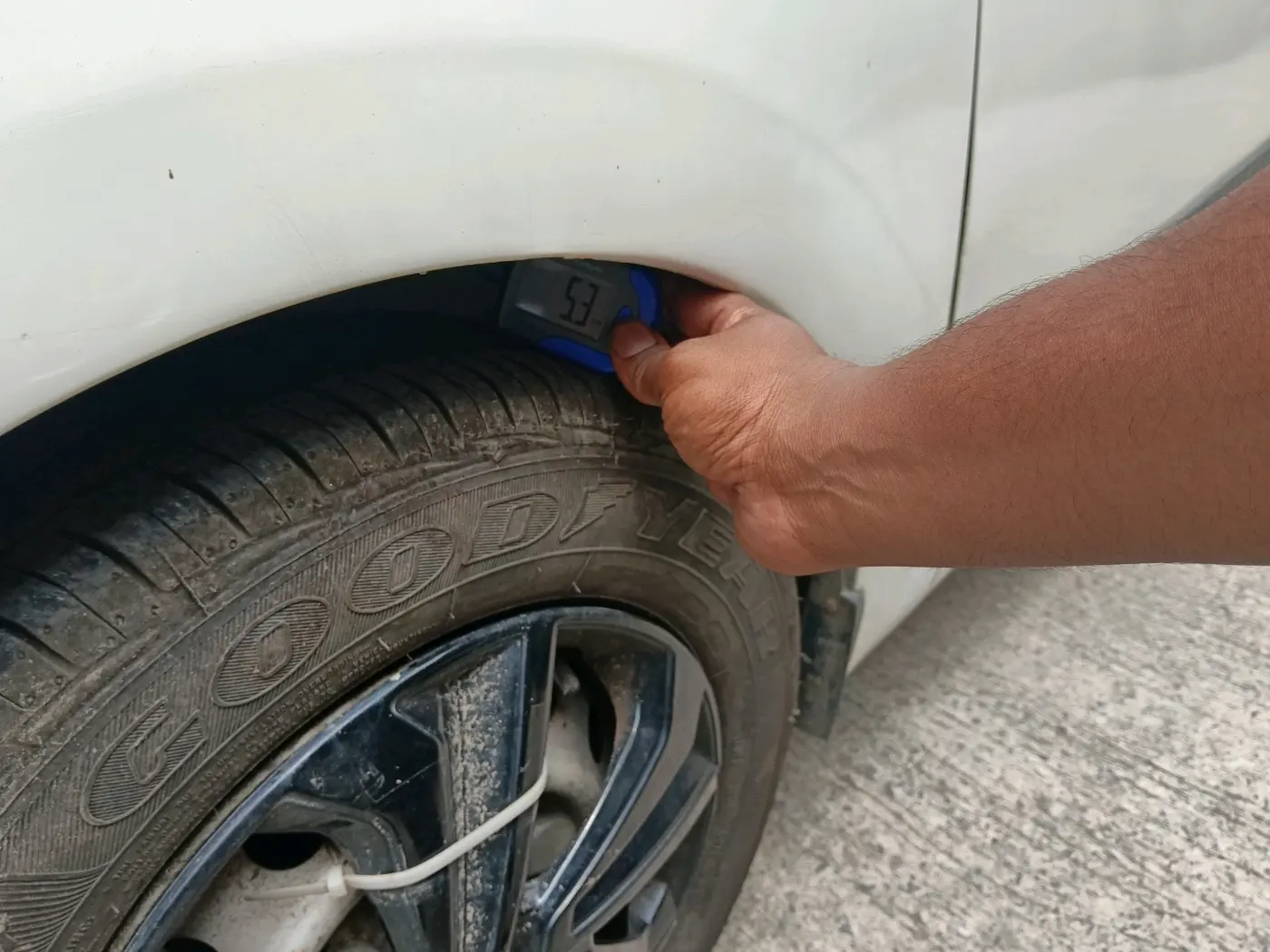 2016 Hyundai Eon ERA +, Petrol, Manual, 89,910 km, tyre