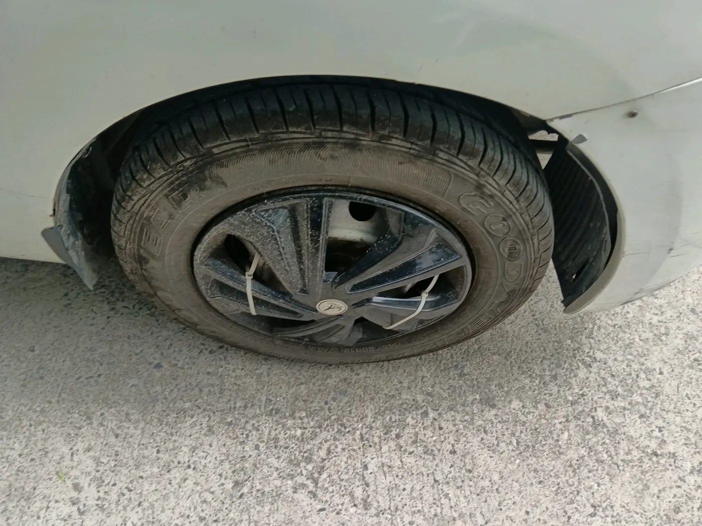2016 Hyundai Eon ERA +, Petrol, Manual, 89,910 km, tyre