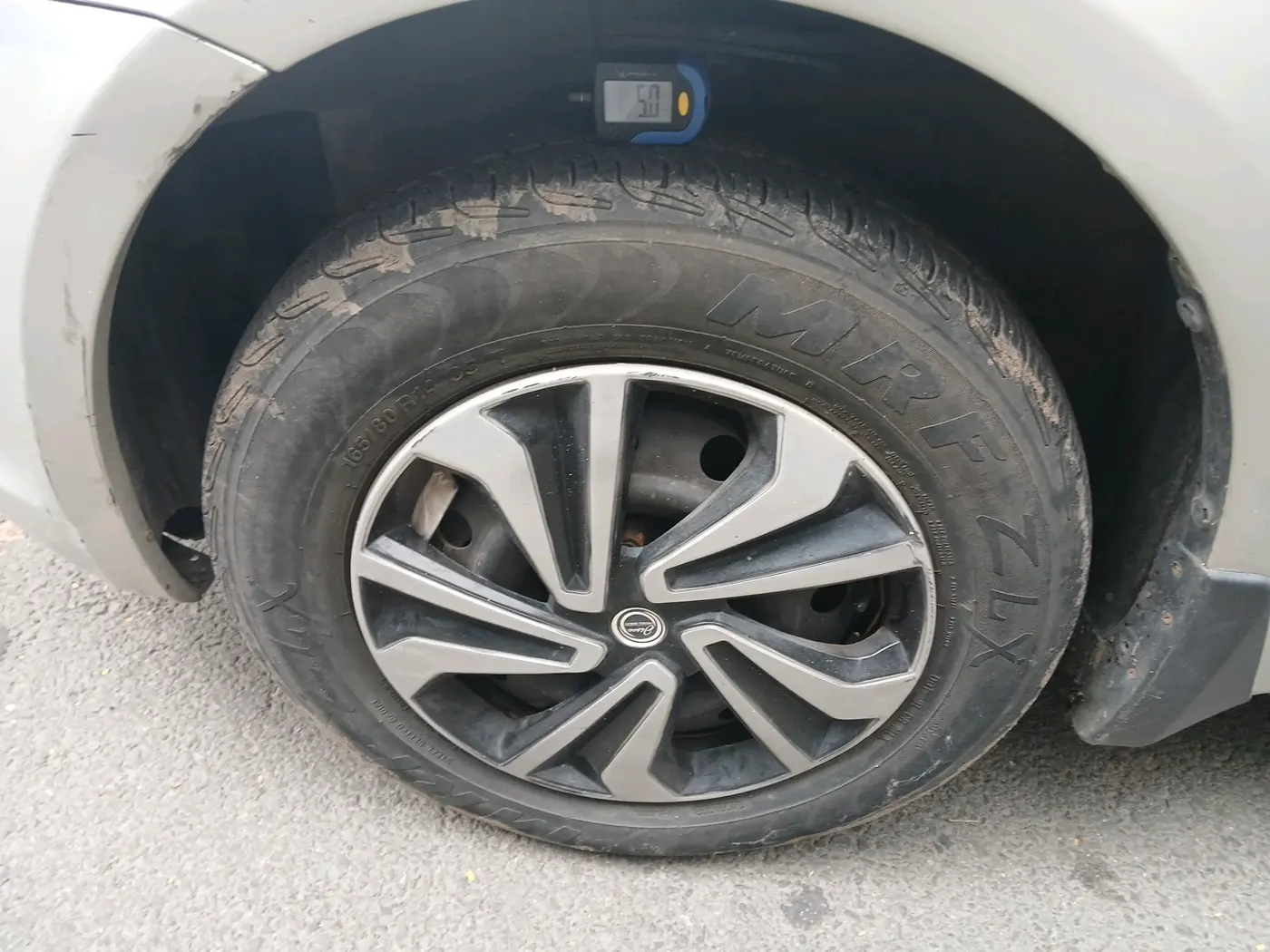 2011 Maruti Swift VXI, Petrol, Manual, 69,663 km, tyre