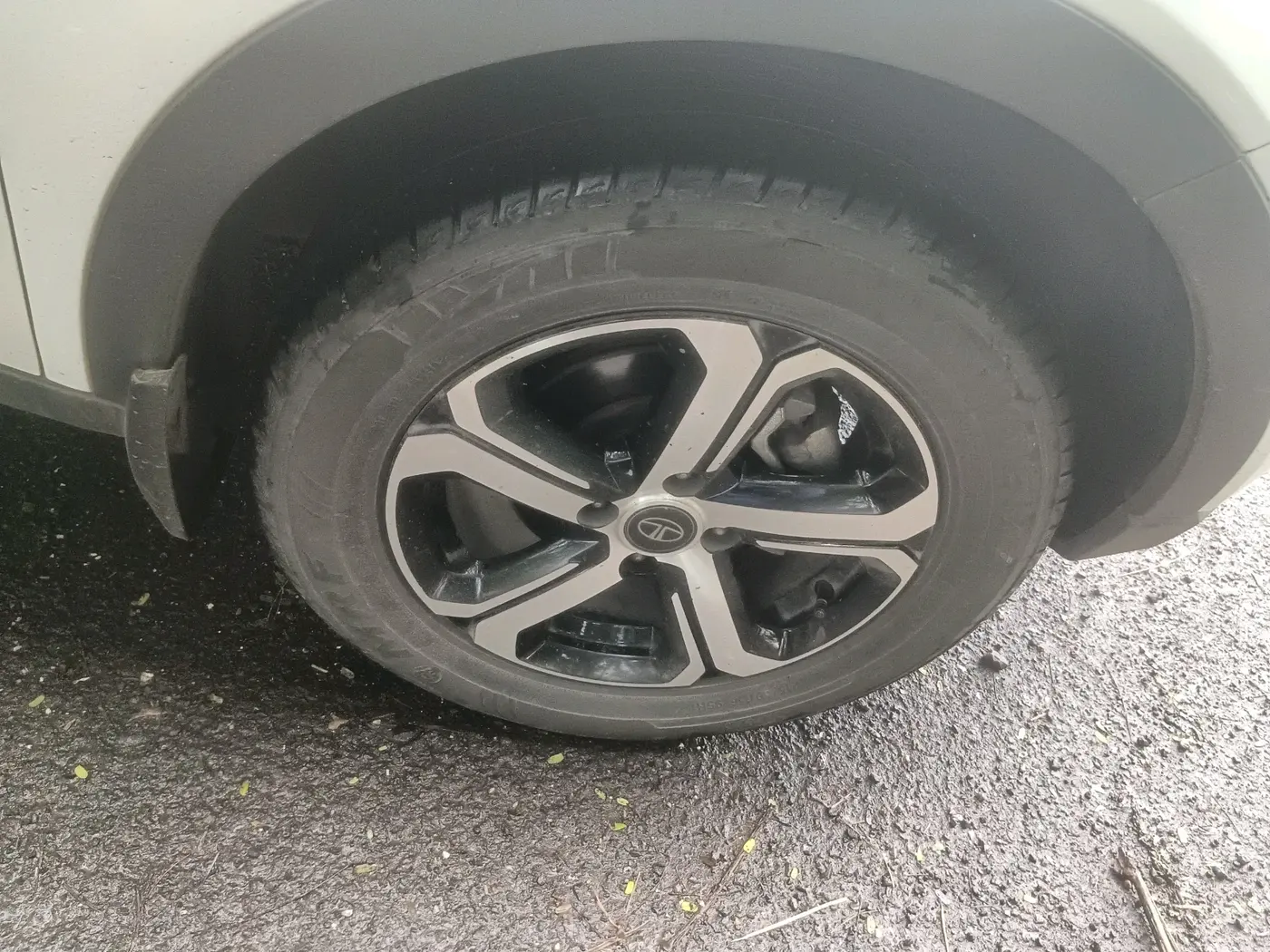 2022 Tata NEXON EV XZ PLUS, Electric, Automatic, 57,151 km, tyre