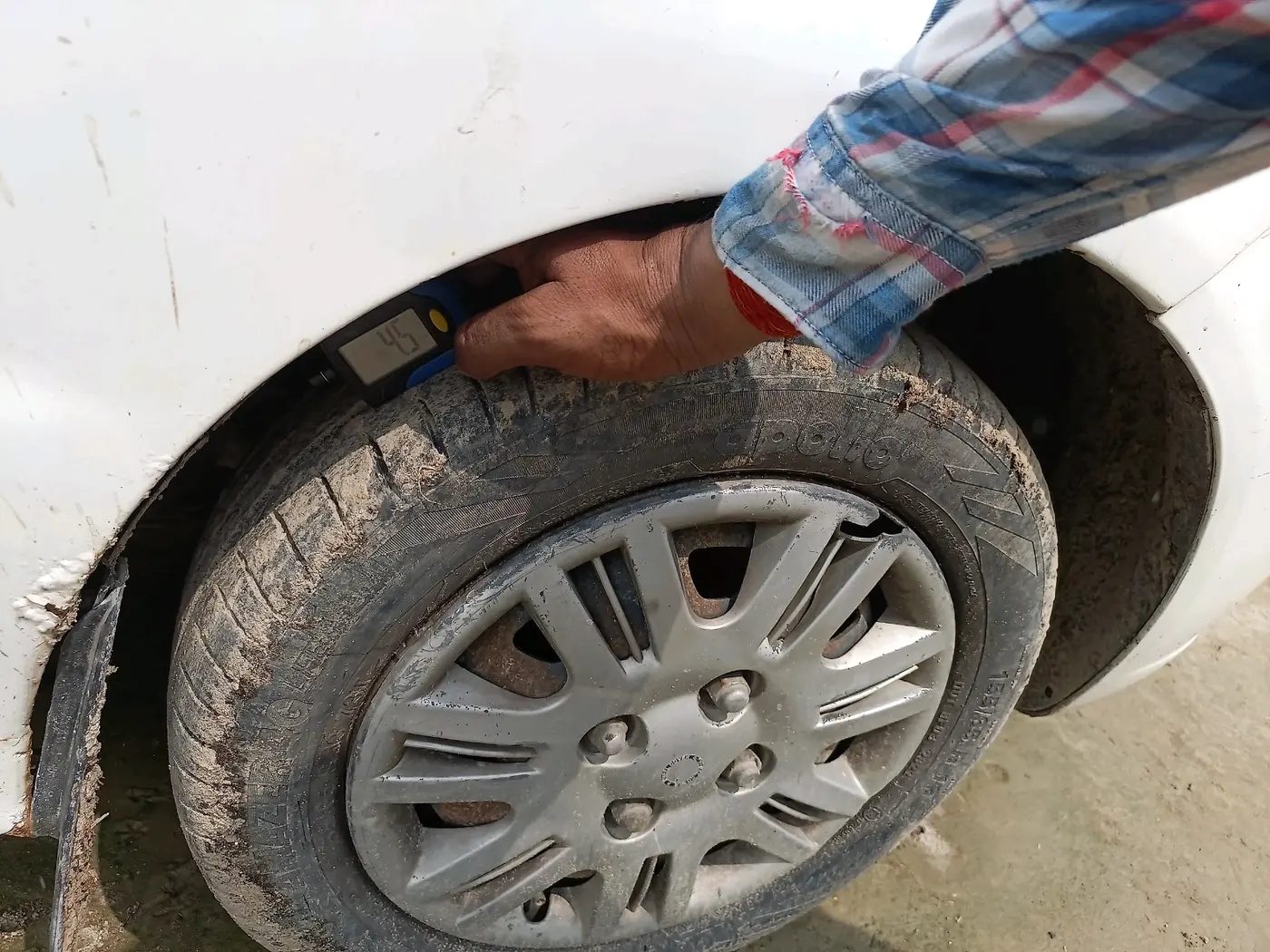 2013 Hyundai Santro Xing GL PLUS, Petrol, Manual, 1,32,356 km, tyre
