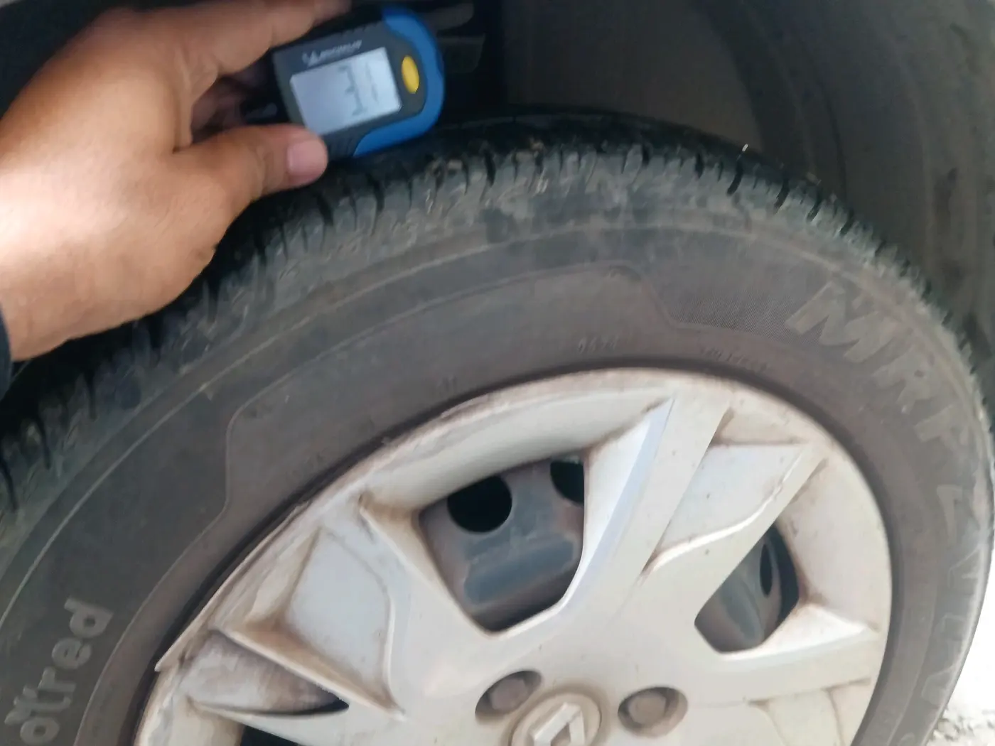2022 Renault Kwid RXT 1.0, Petrol, Manual, 36,034 km, tyre