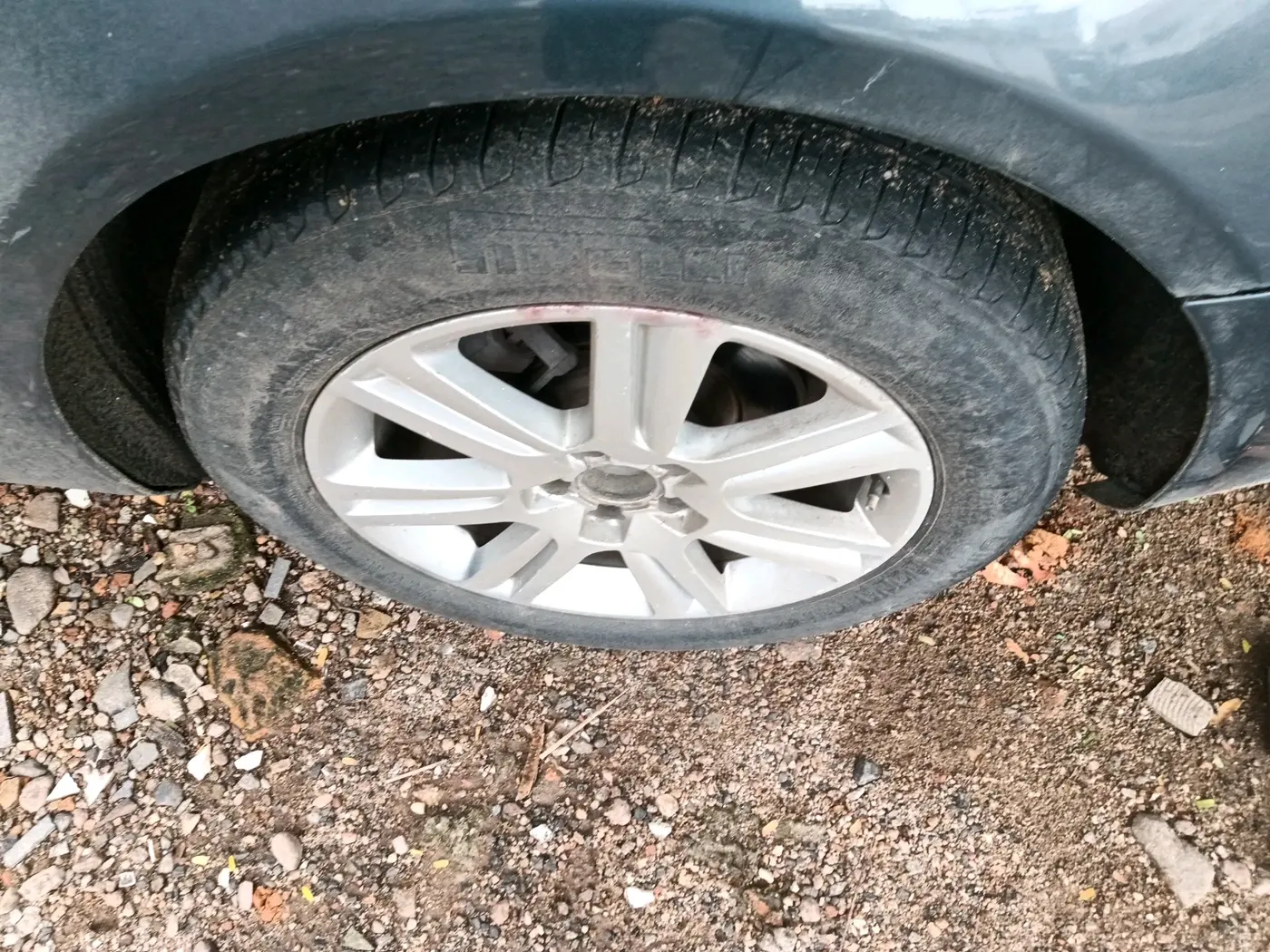 2010 Audi A4 2.0 TDI, Diesel, Automatic, 73,818 km, tyre