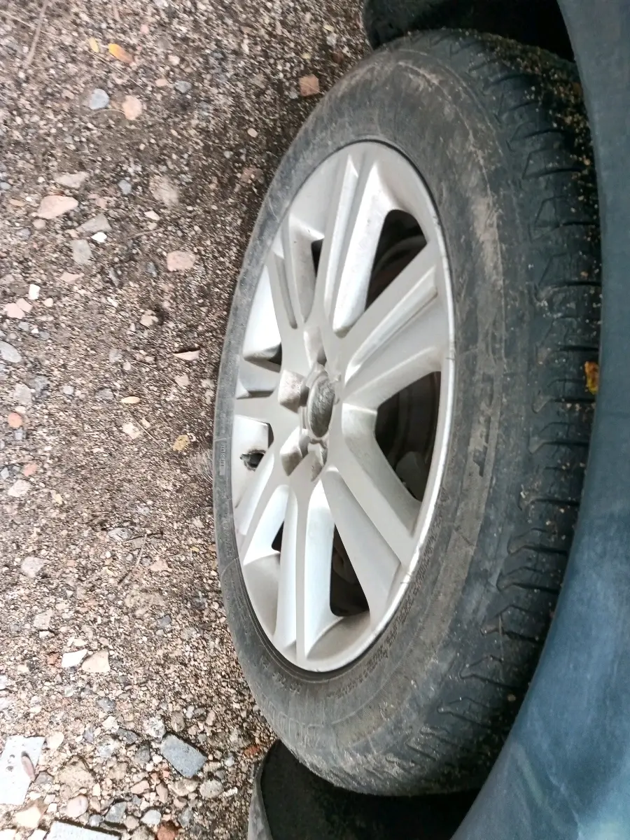 2010 Audi A4 2.0 TDI, Diesel, Automatic, 73,818 km, tyre