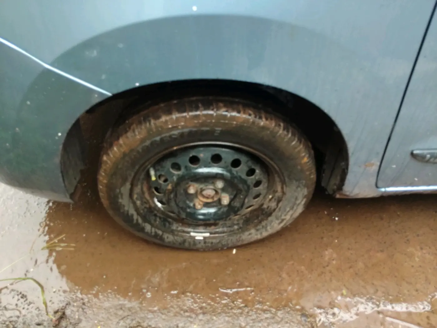 2012 Maruti Wagon R 1.0 VXI, Petrol, Manual, 1,22,919 km, tyre
