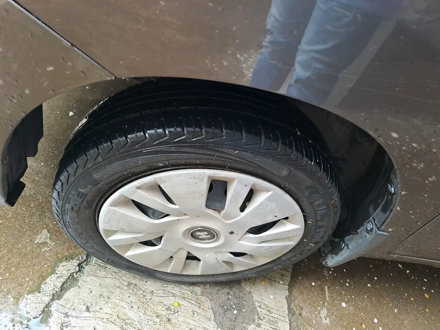 2013 Maruti Wagon R 1.0 VXI, Petrol, Manual, 1,17,593 km, tyre