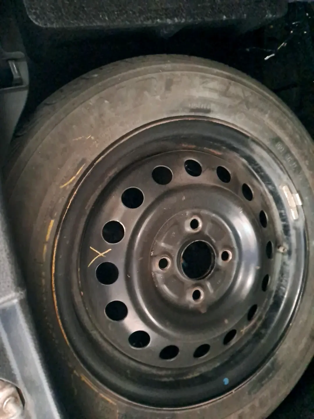 2013 Maruti Wagon R 1.0 VXI, Petrol, Manual, 1,17,593 km, tyre