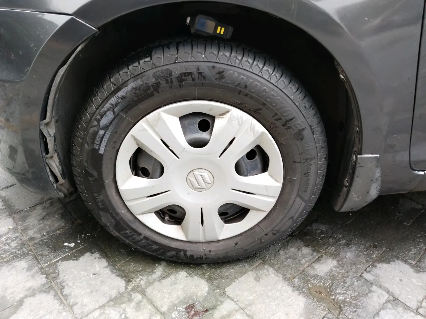 2015 Maruti Swift VXI, Petrol, Manual, 43,747 km, tyre